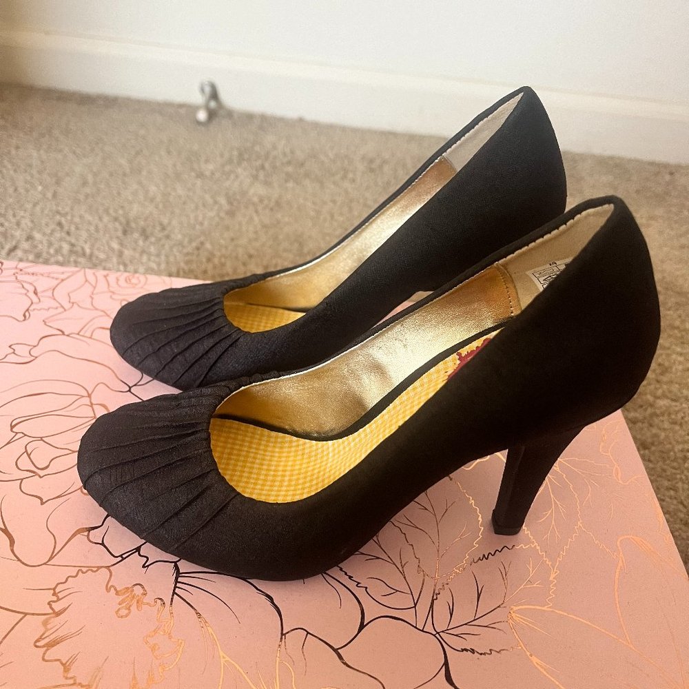 Black K9 Pumps